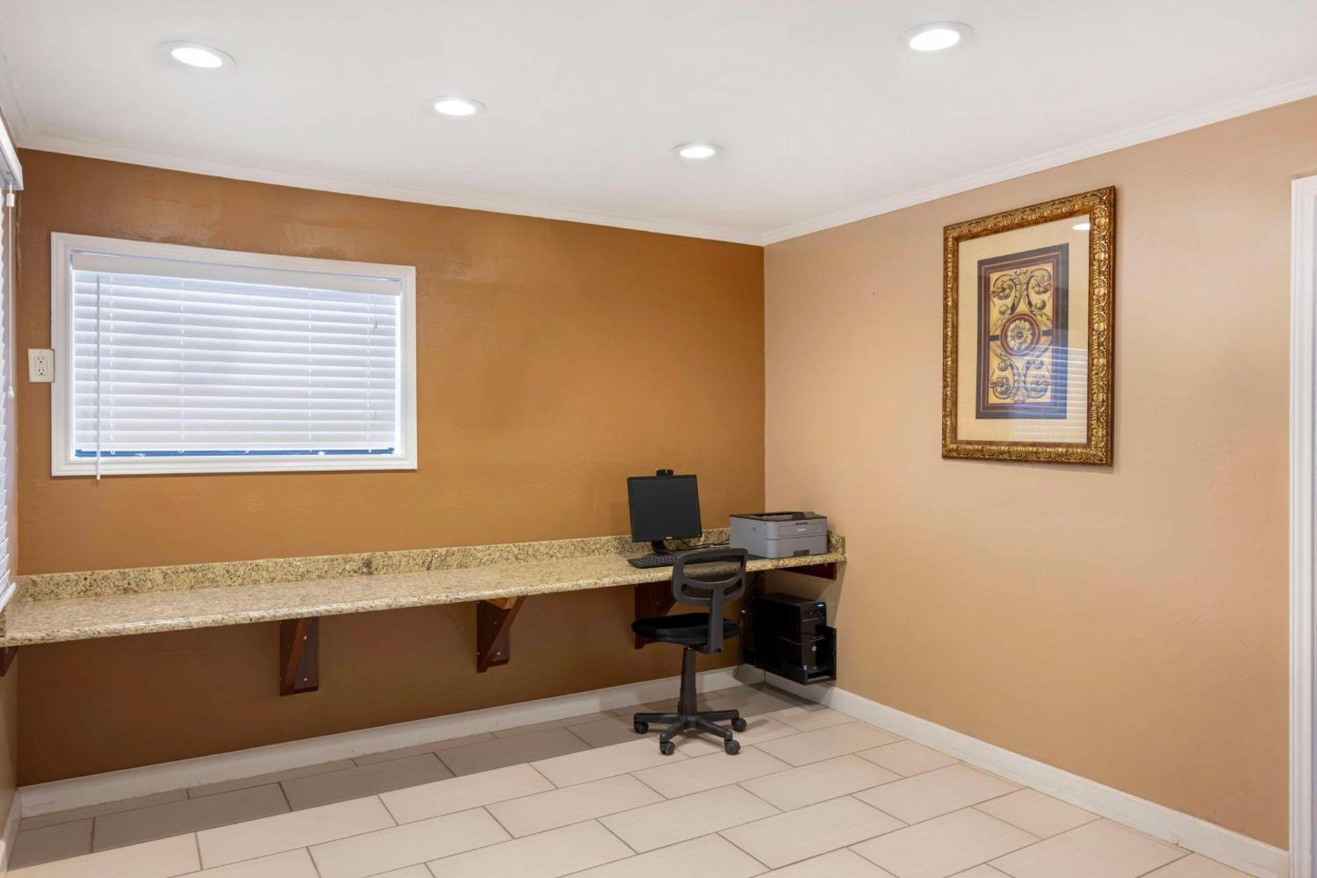 Best Western Snyder Inn photo 26