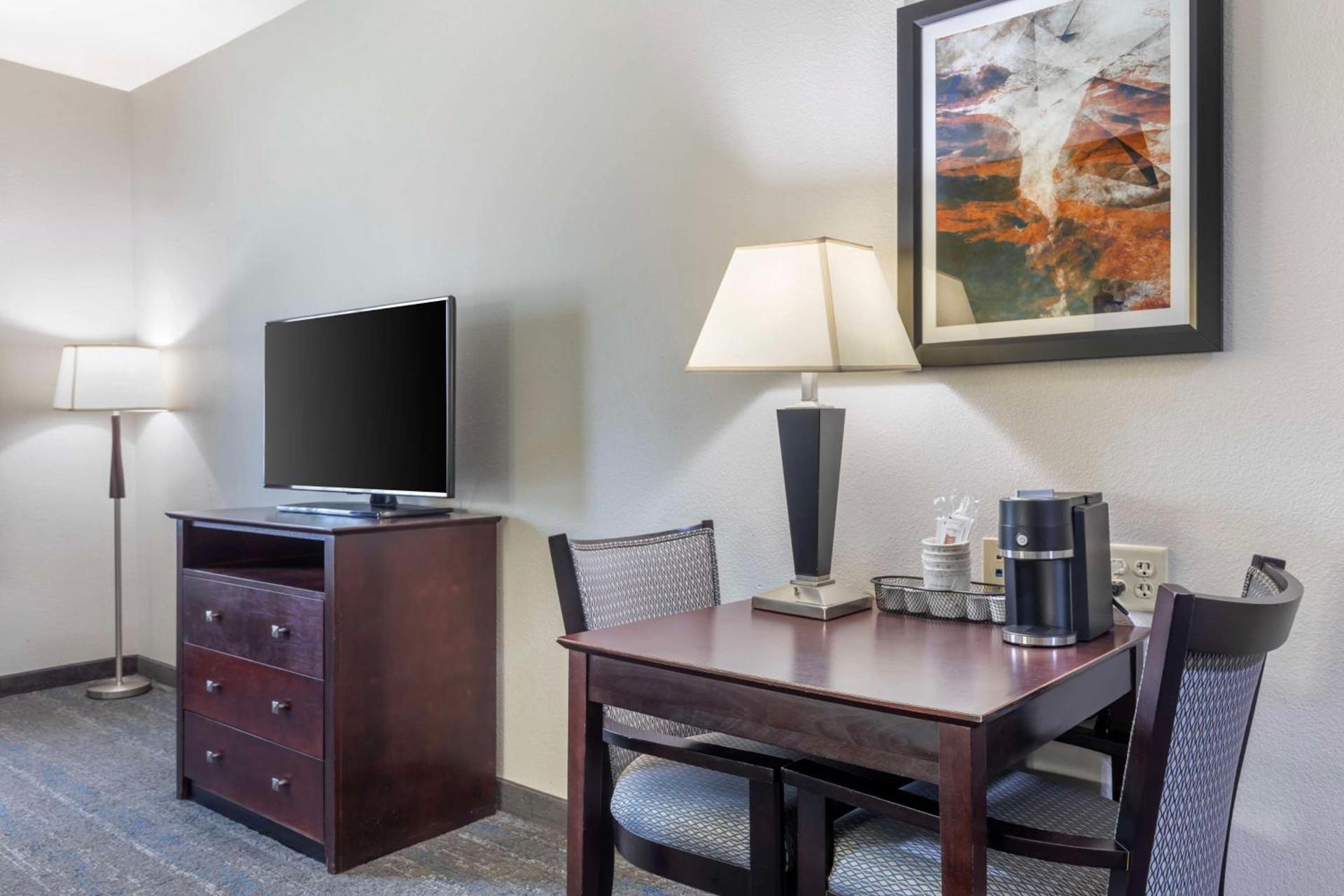Best Western Plus Mansfield Inn & Suites photo 7
