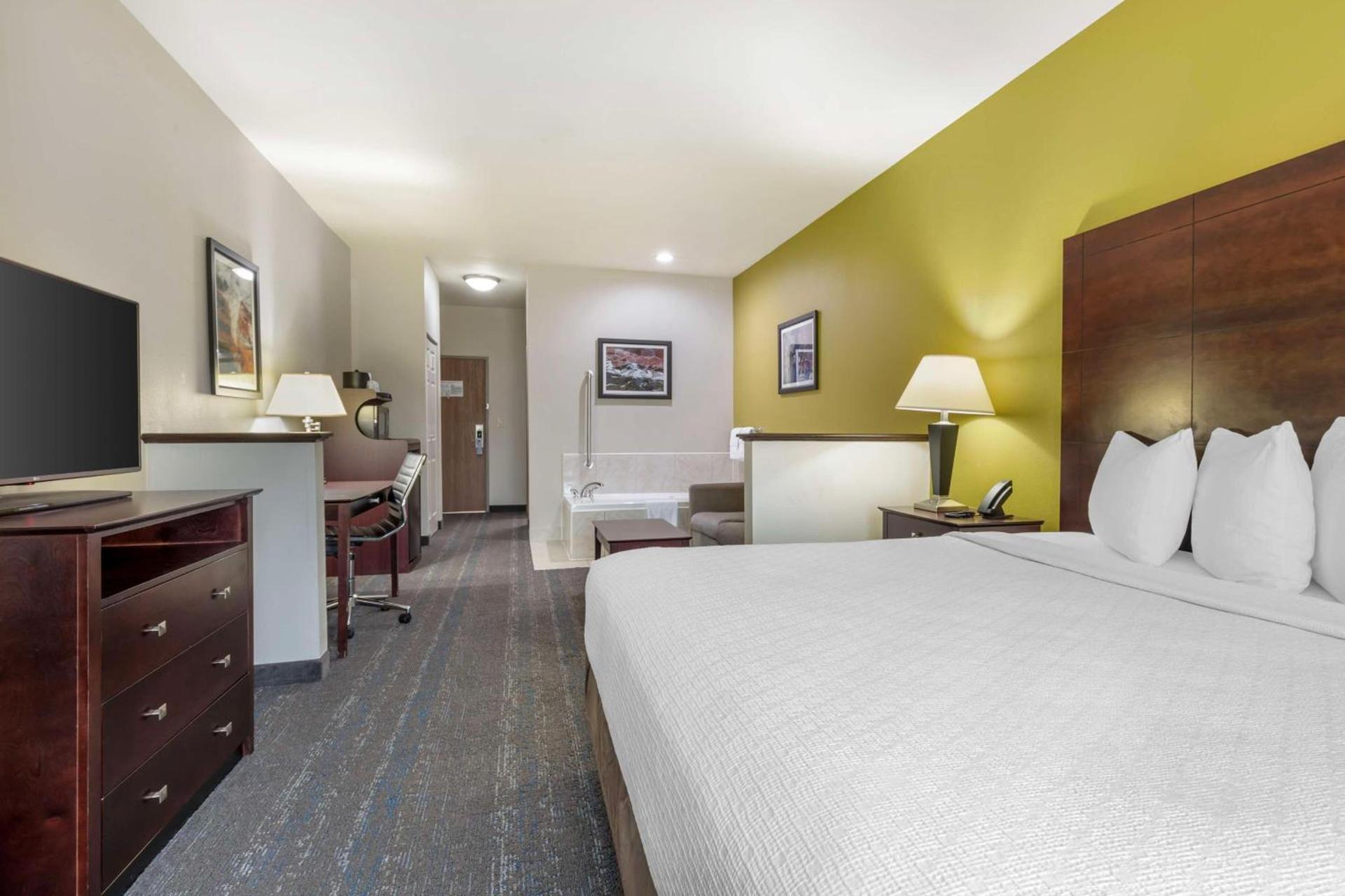 Best Western Plus Mansfield Inn & Suites photo 9