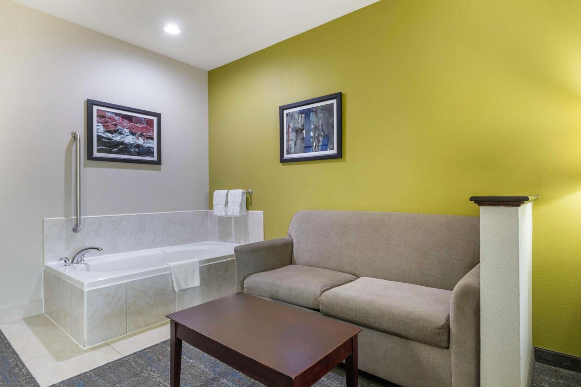 Best Western Plus Mansfield Inn & Suites photo 10