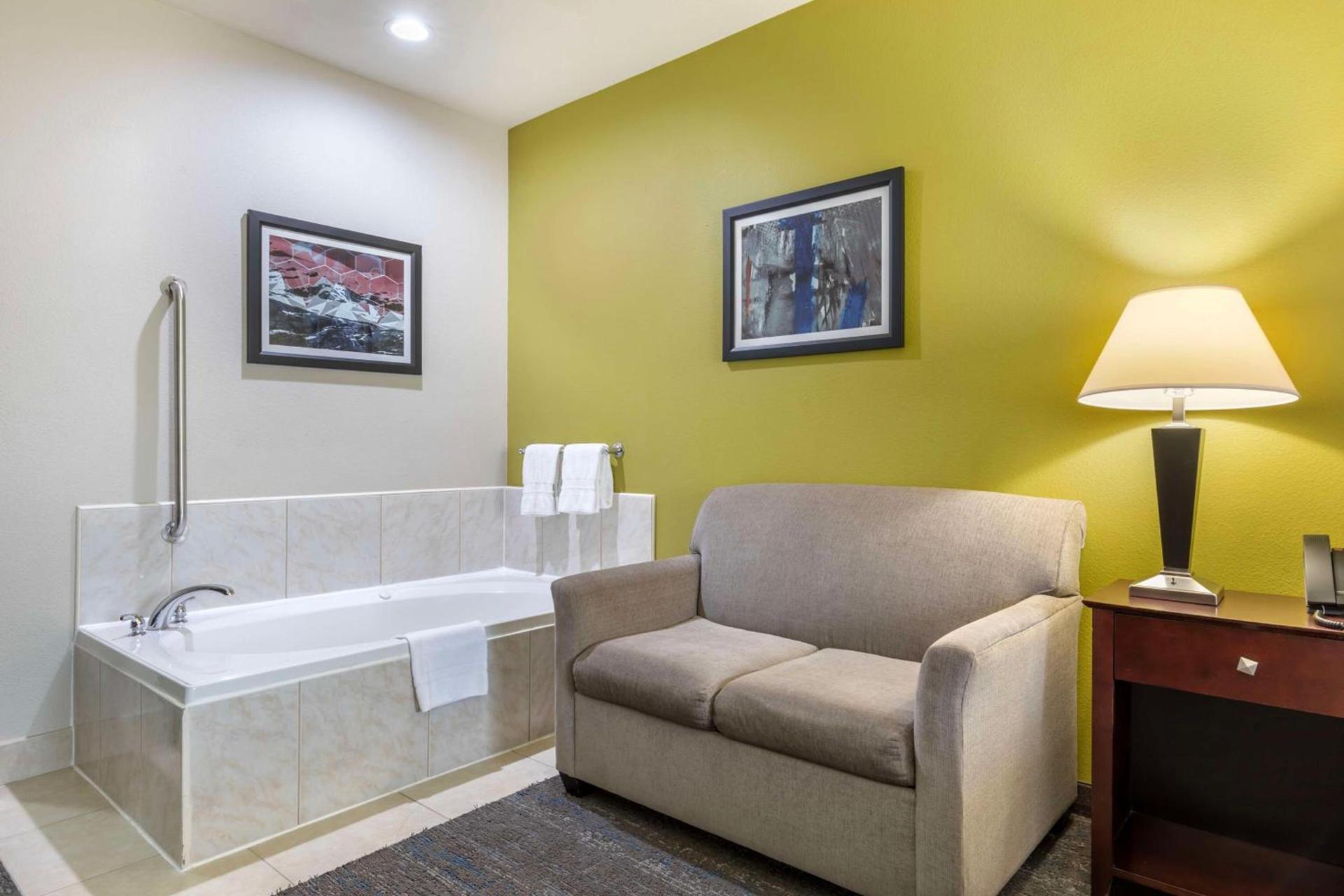 Best Western Plus Mansfield Inn & Suites photo 28