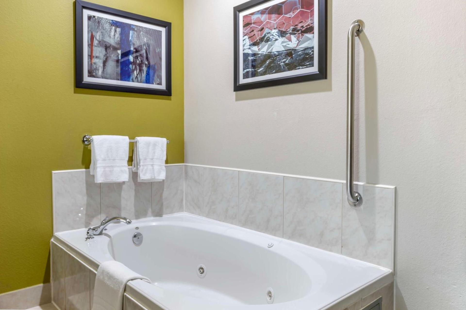 Best Western Plus Mansfield Inn & Suites photo 32