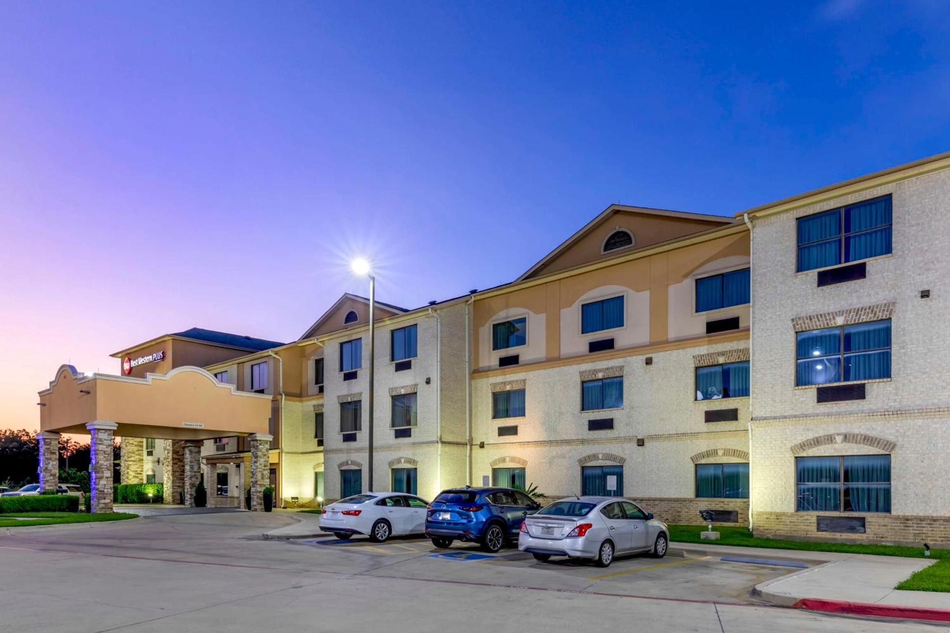 Best Western Plus Burleson Inn & Suites photo 7