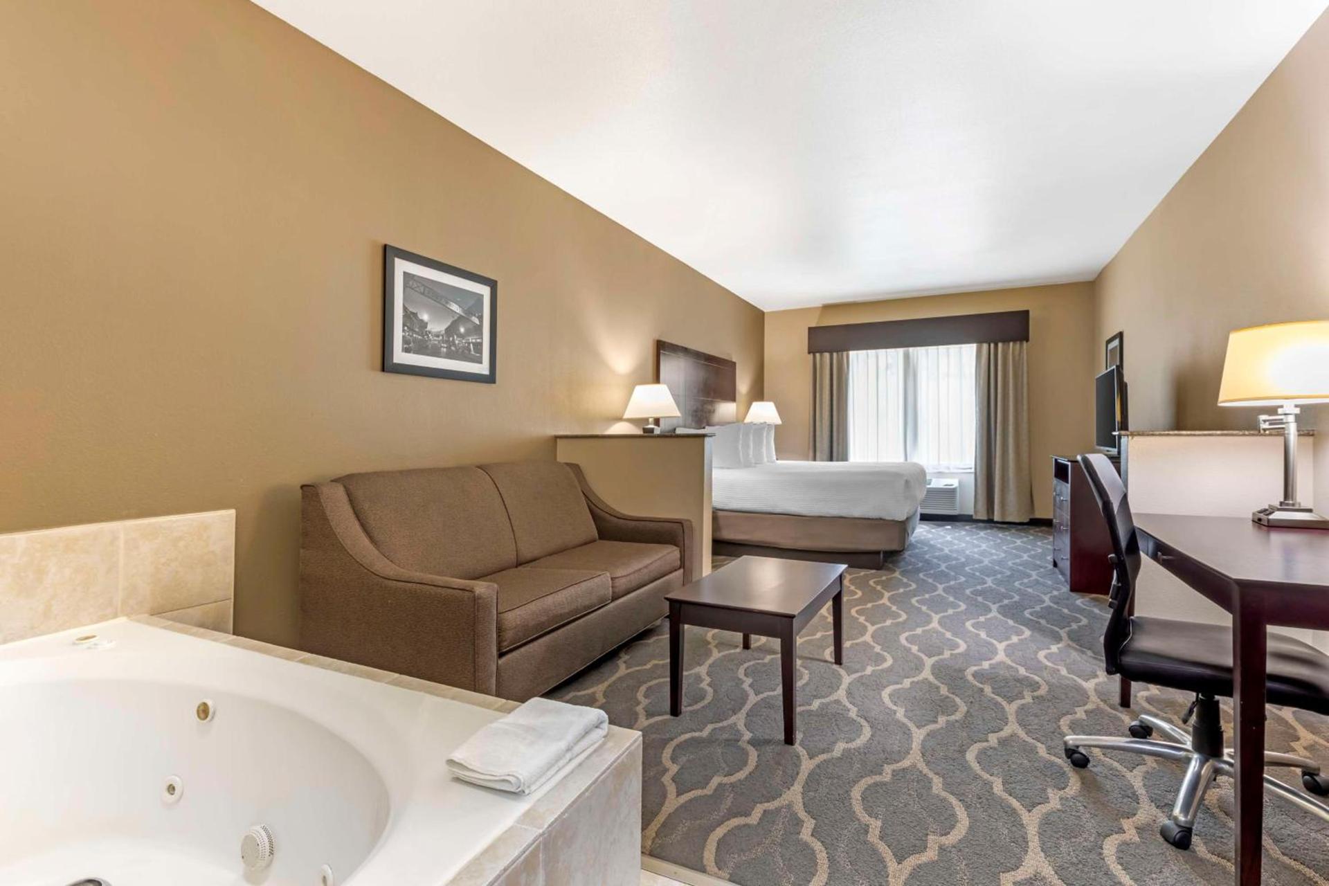 Best Western Plus Burleson Inn & Suites photo 6