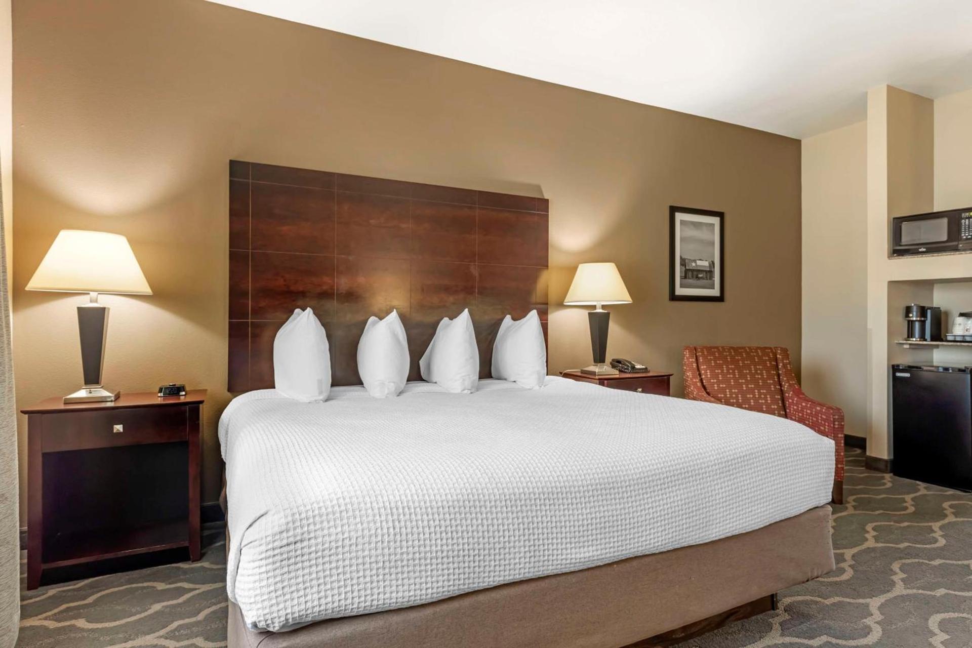Best Western Plus Burleson Inn & Suites photo 9