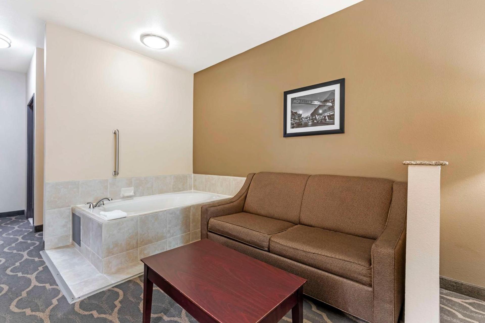 Best Western Plus Burleson Inn & Suites photo 16