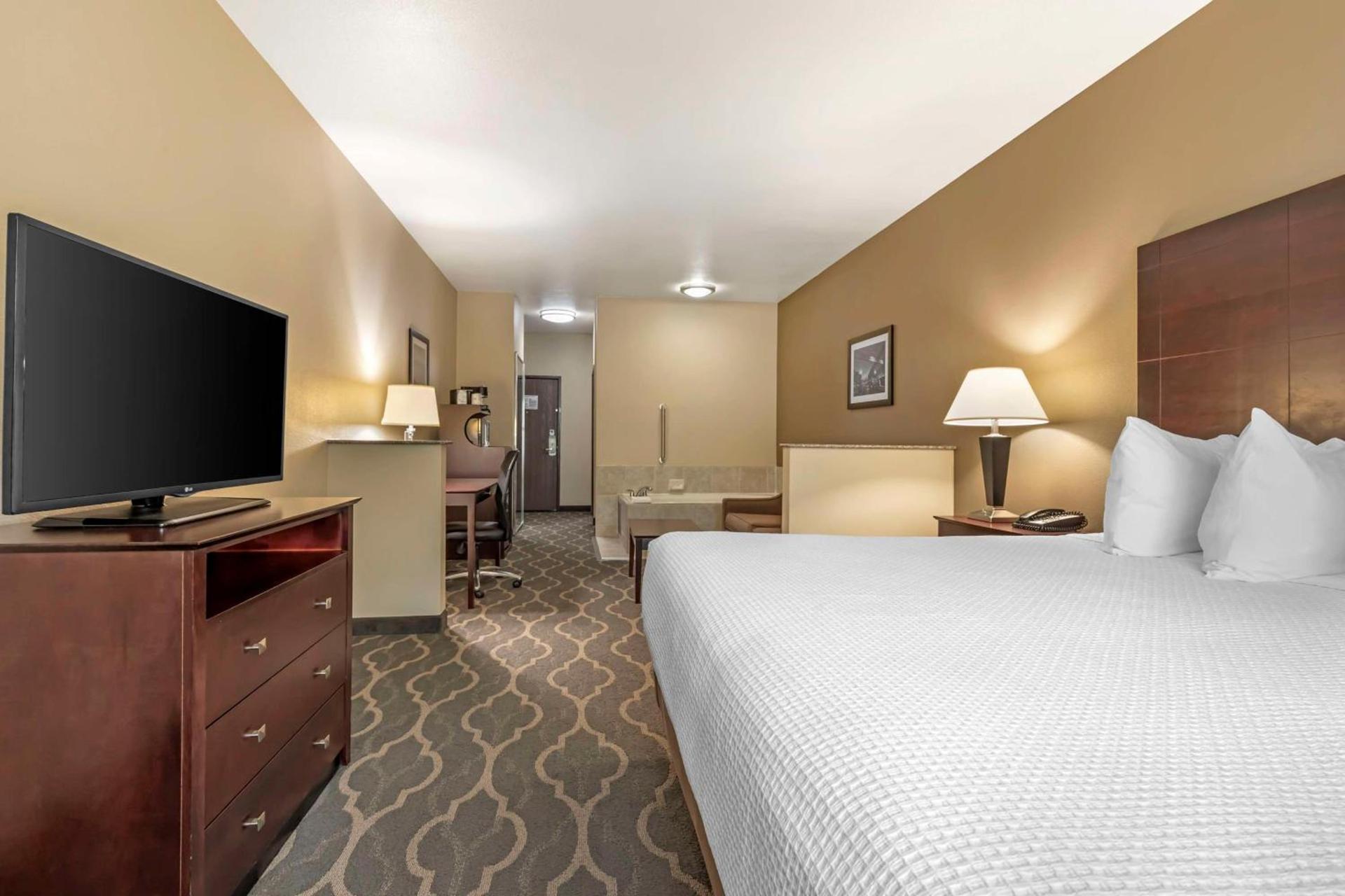 Best Western Plus Burleson Inn & Suites photo 17