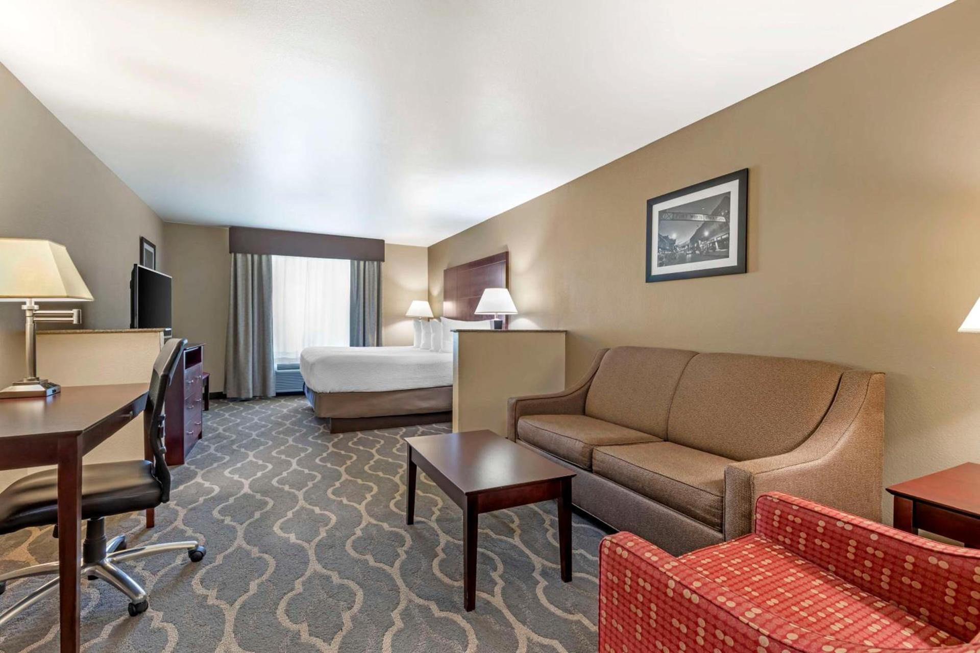 Best Western Plus Burleson Inn & Suites photo 19