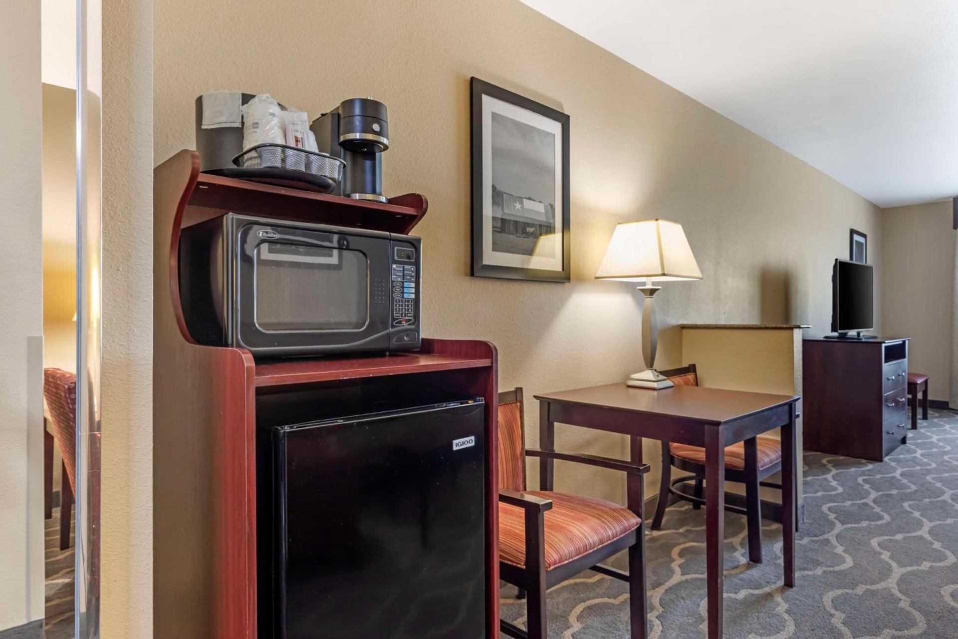 Best Western Plus Burleson Inn & Suites photo 23