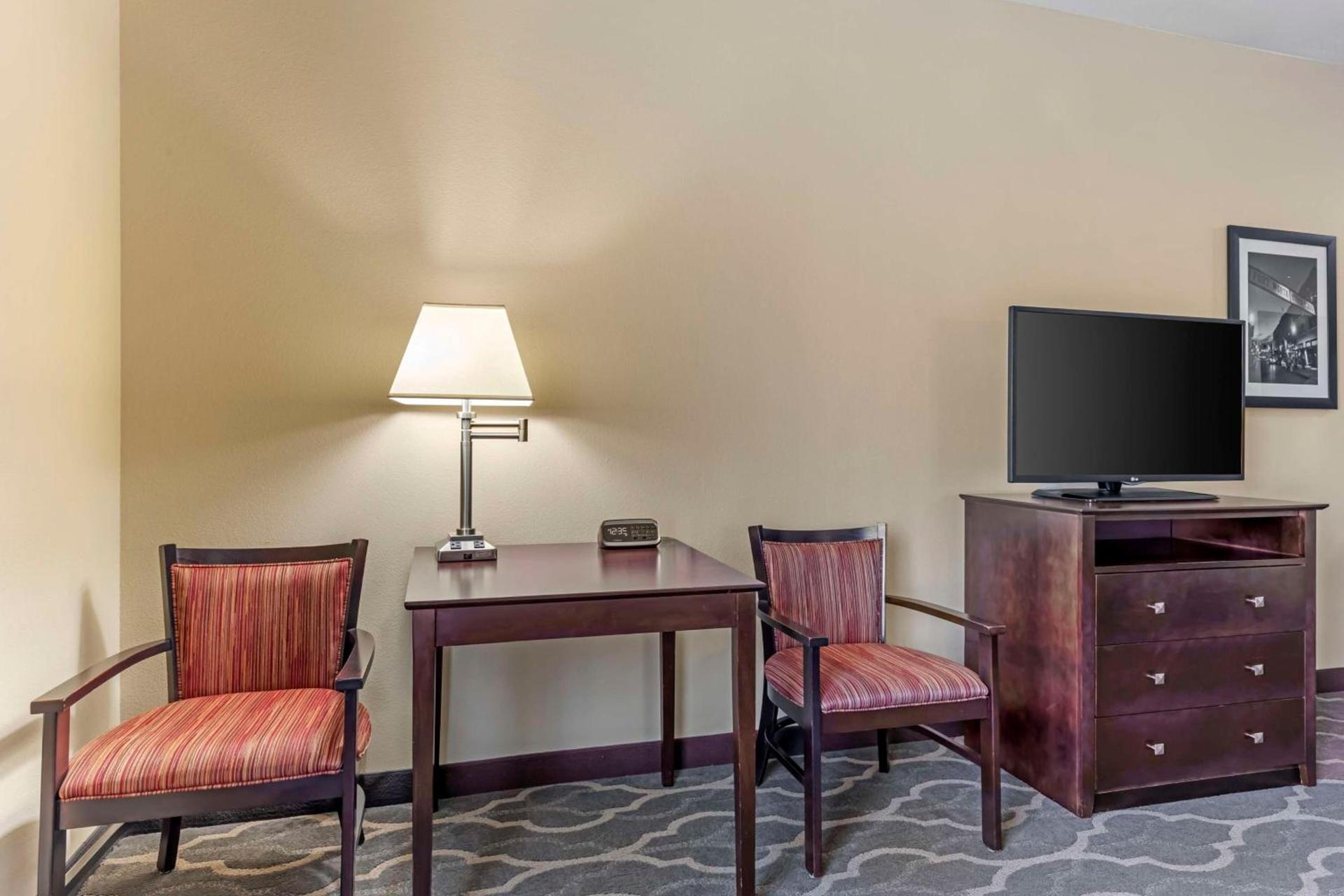 Best Western Plus Burleson Inn & Suites photo 31