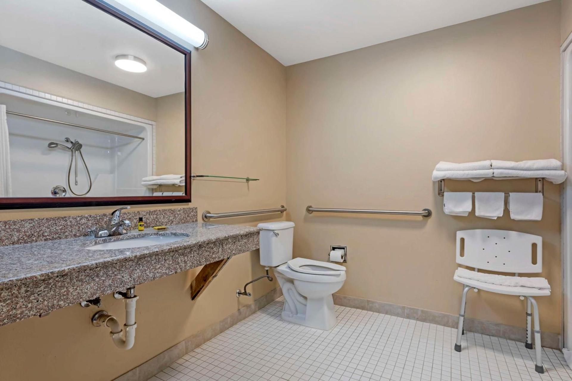 Best Western Plus Burleson Inn & Suites photo 33