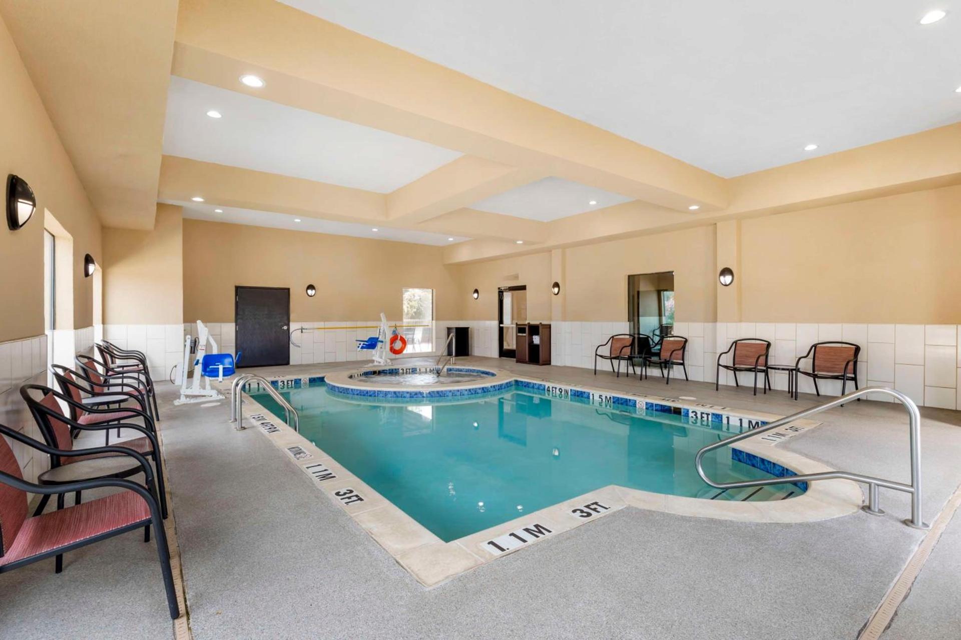 Best Western Plus Burleson Inn & Suites photo 34
