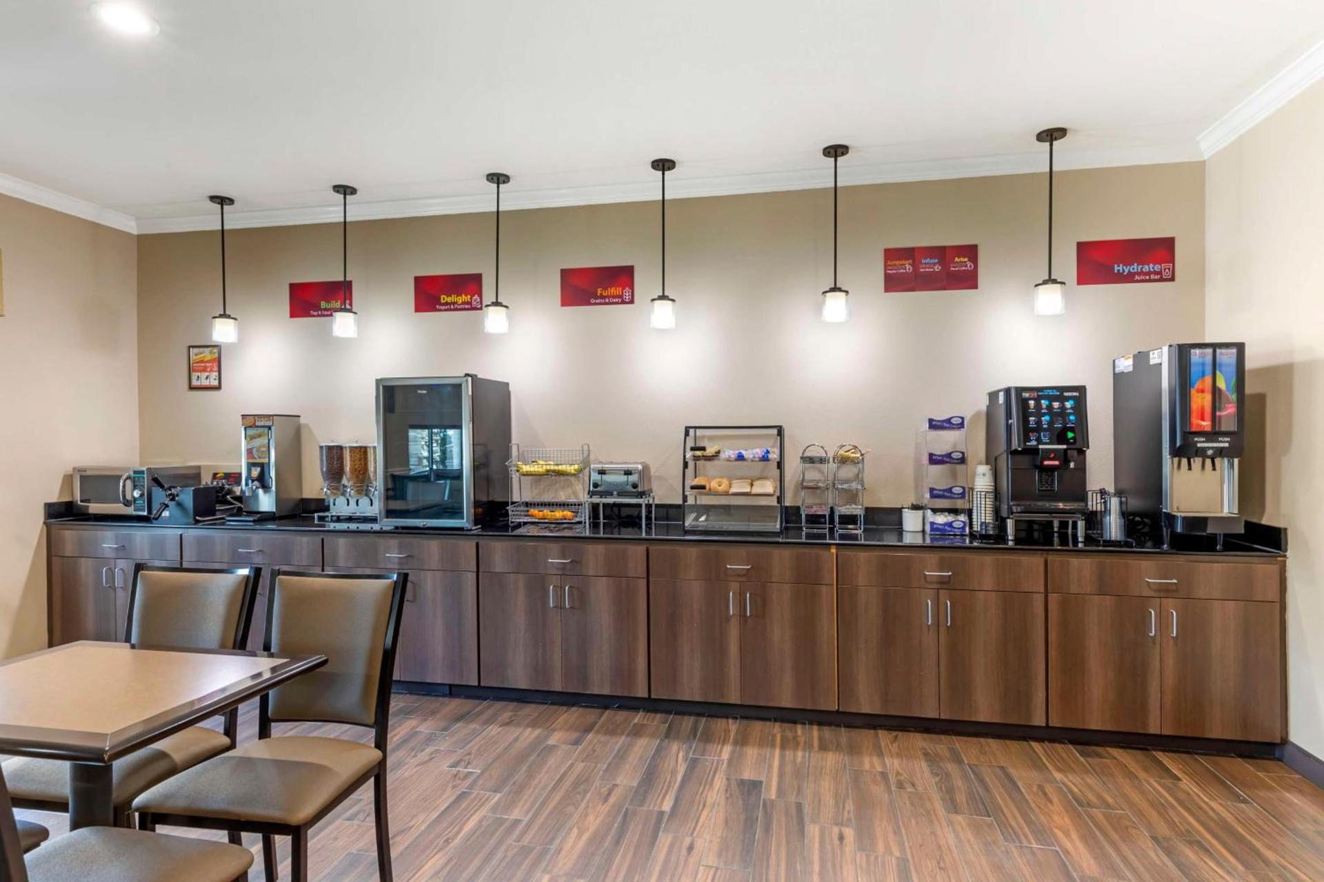 Best Western Plus Burleson Inn & Suites photo 39