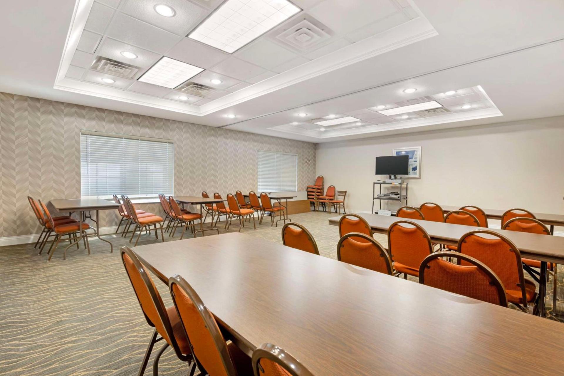 Wyndham Garden Appleton photo 8