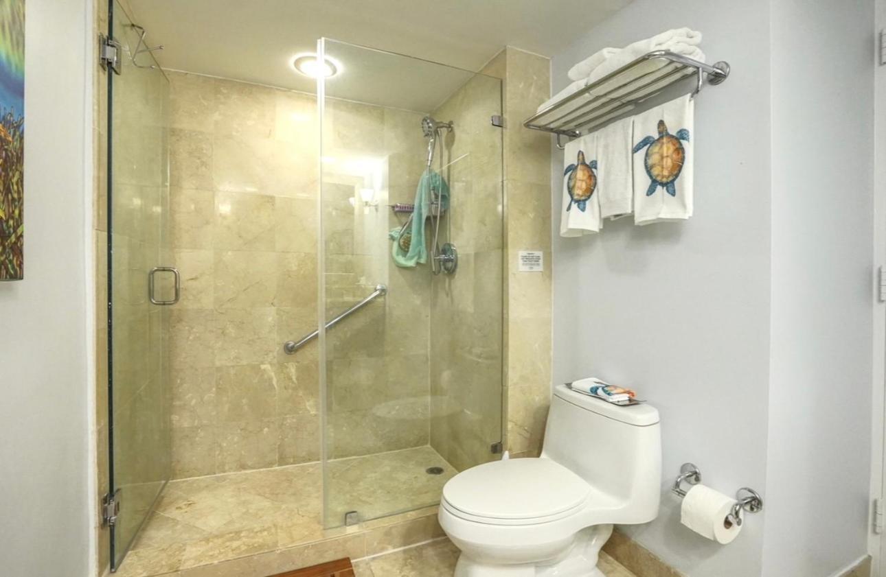 GalleryOne Doubletree Hilton GC Turtle Cove photo 17
