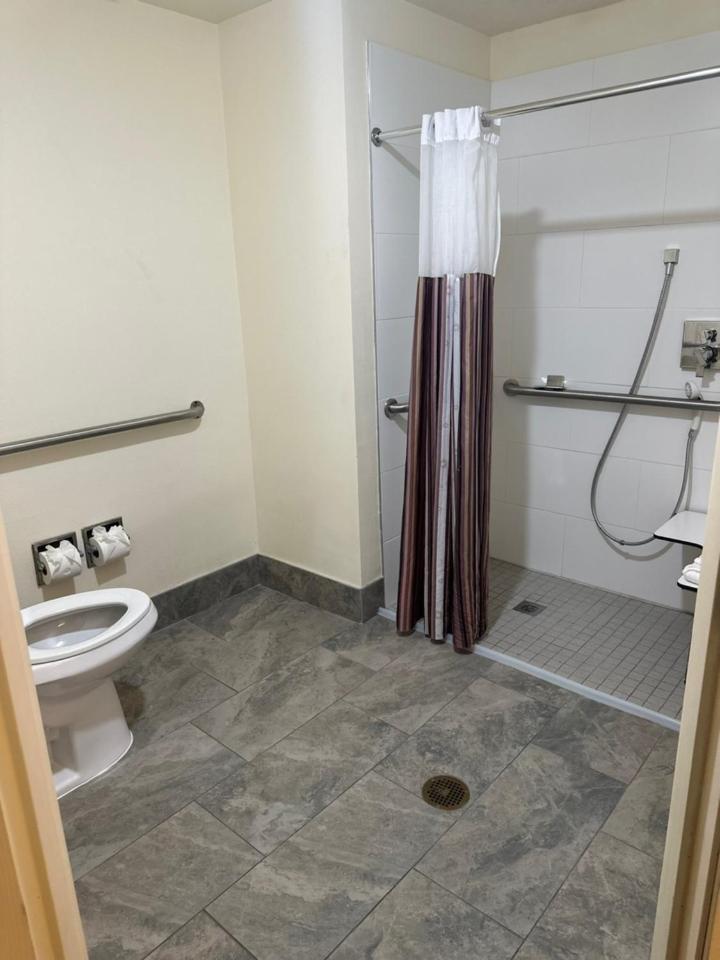 La Quinta Inn & Suites by Wyndham Sawgrass photo 49