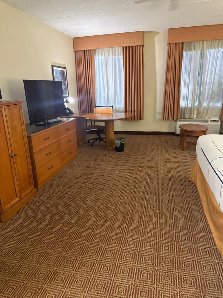La Quinta Inn & Suites by Wyndham Sawgrass photo 46