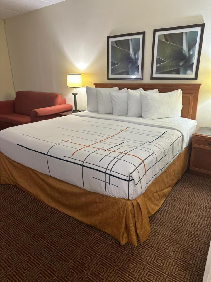 La Quinta Inn & Suites by Wyndham Sawgrass photo 44