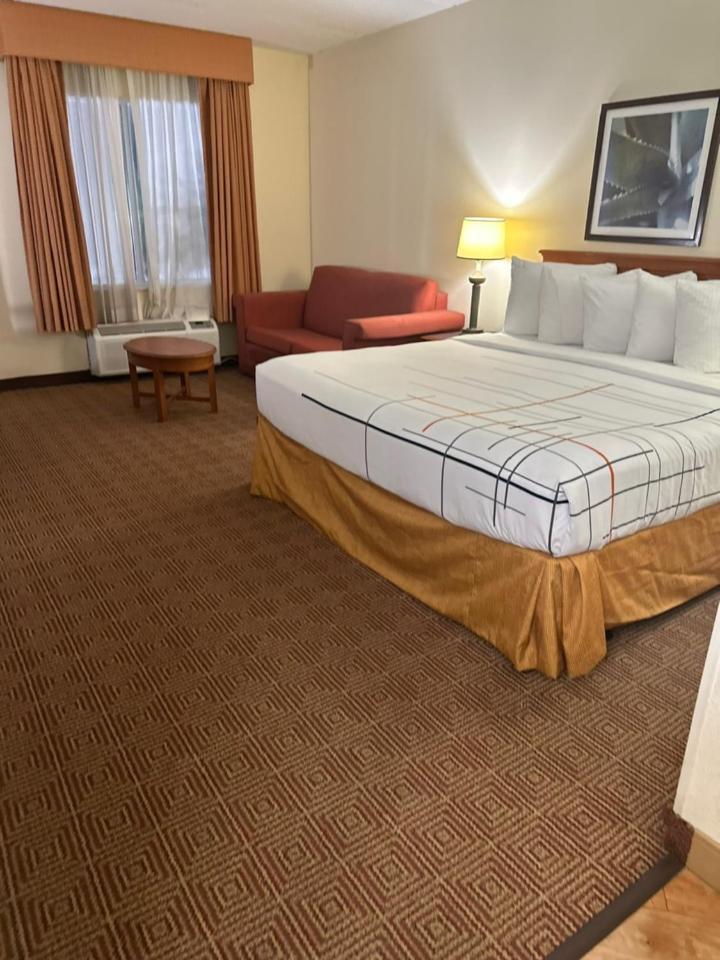 La Quinta Inn & Suites by Wyndham Sawgrass photo 38