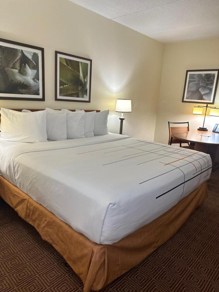 La Quinta Inn & Suites by Wyndham Sawgrass photo 45