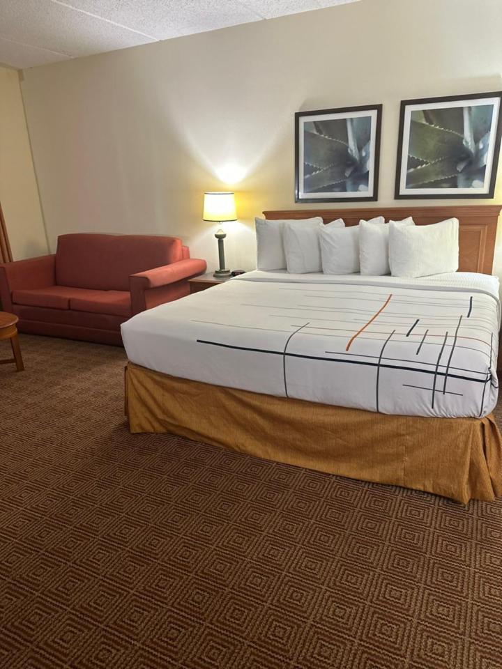 La Quinta Inn & Suites by Wyndham Sawgrass photo 53