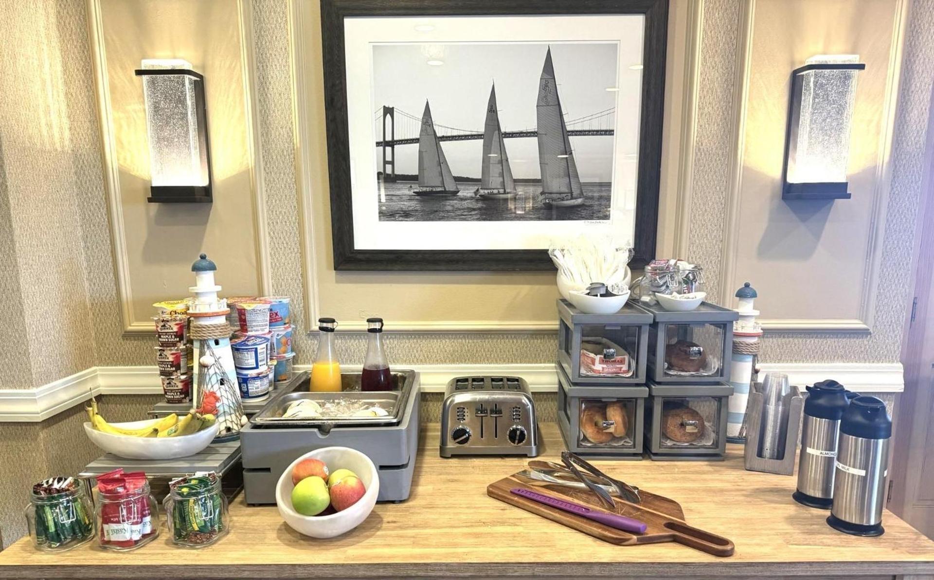 Newport Beach Hotel & Suites photo 16