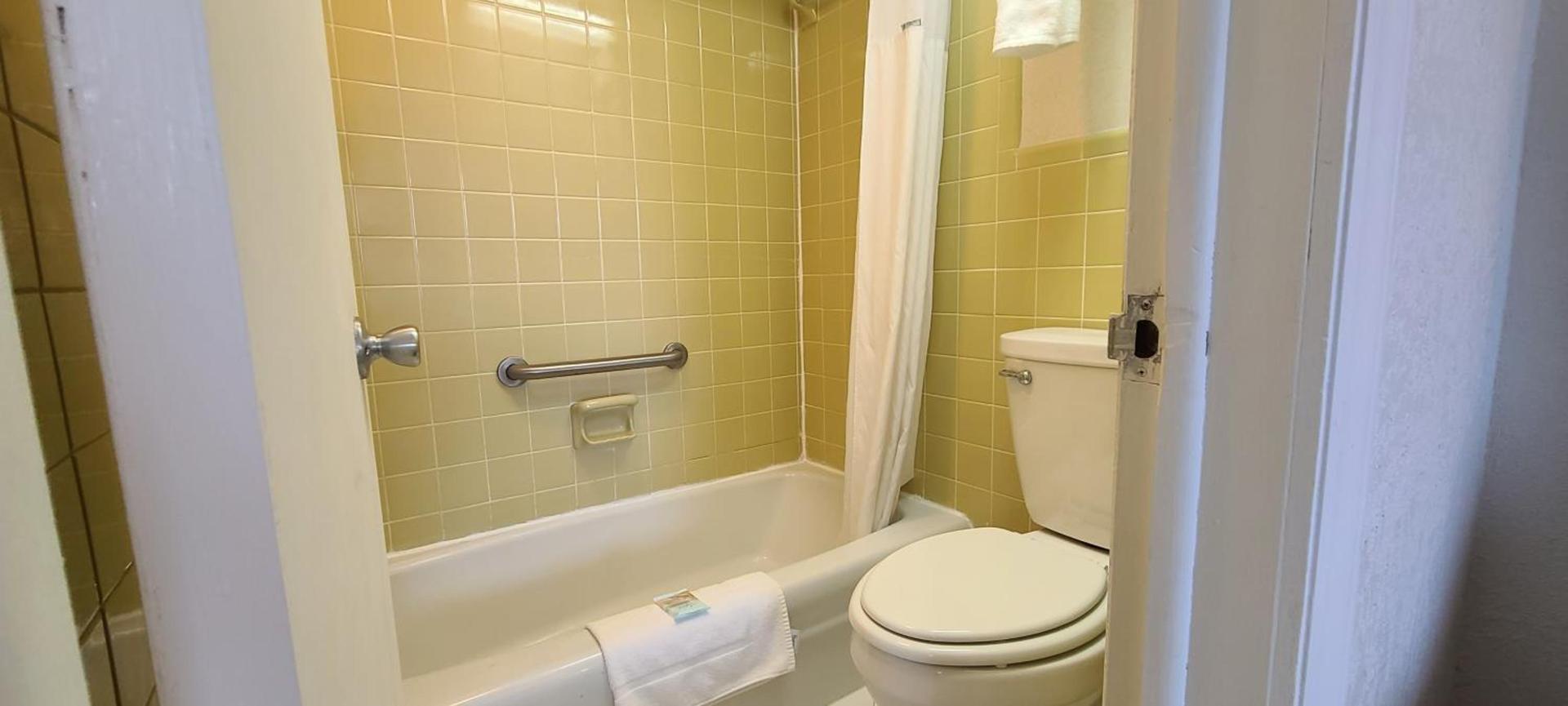 Mariner Inn And Suites photo 36