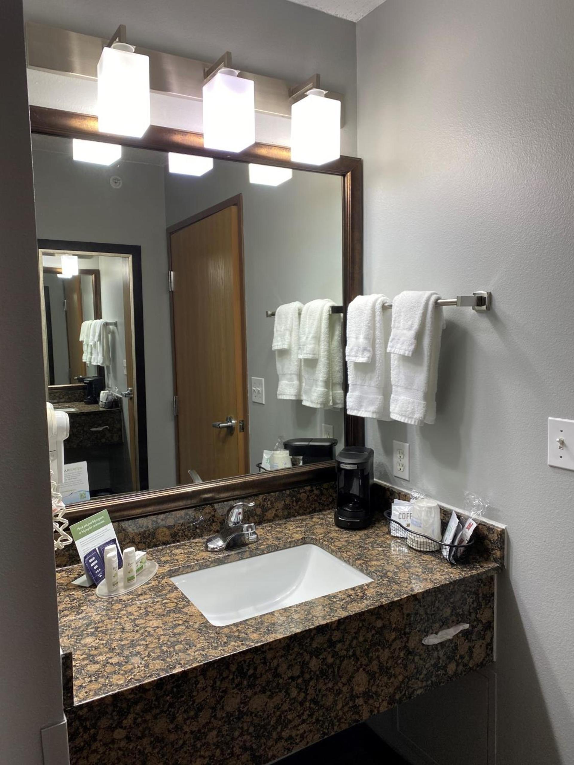 AmericInn by Wyndham Webster City photo 25