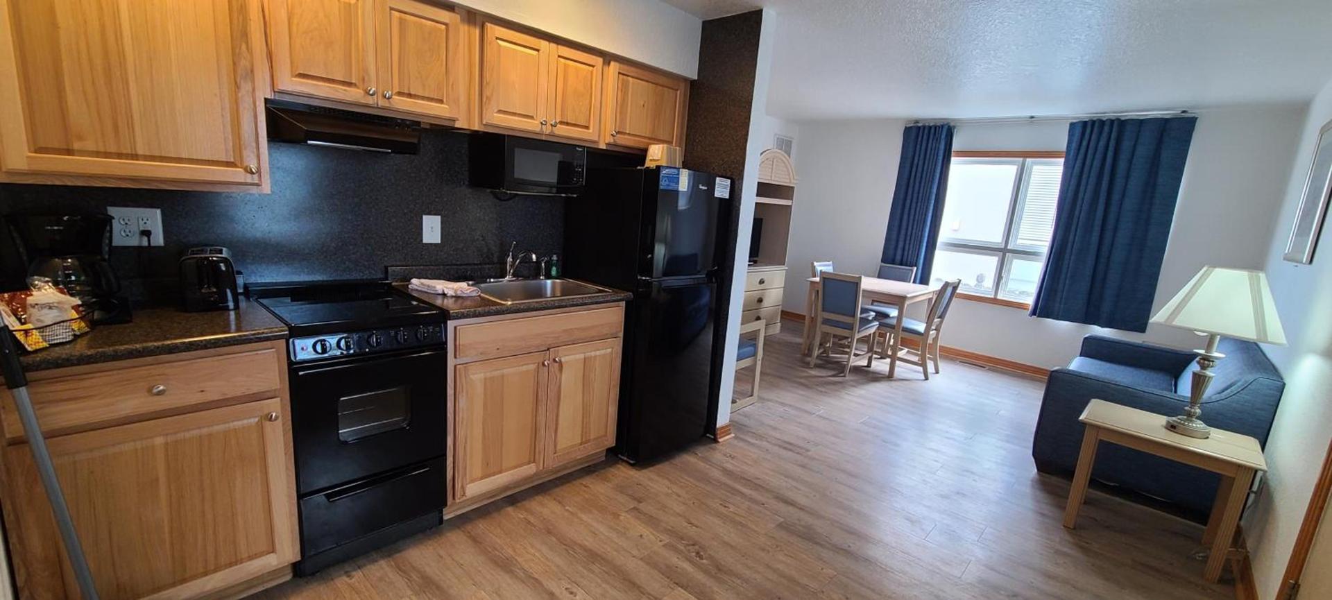 Mariner Inn And Suites photo 49