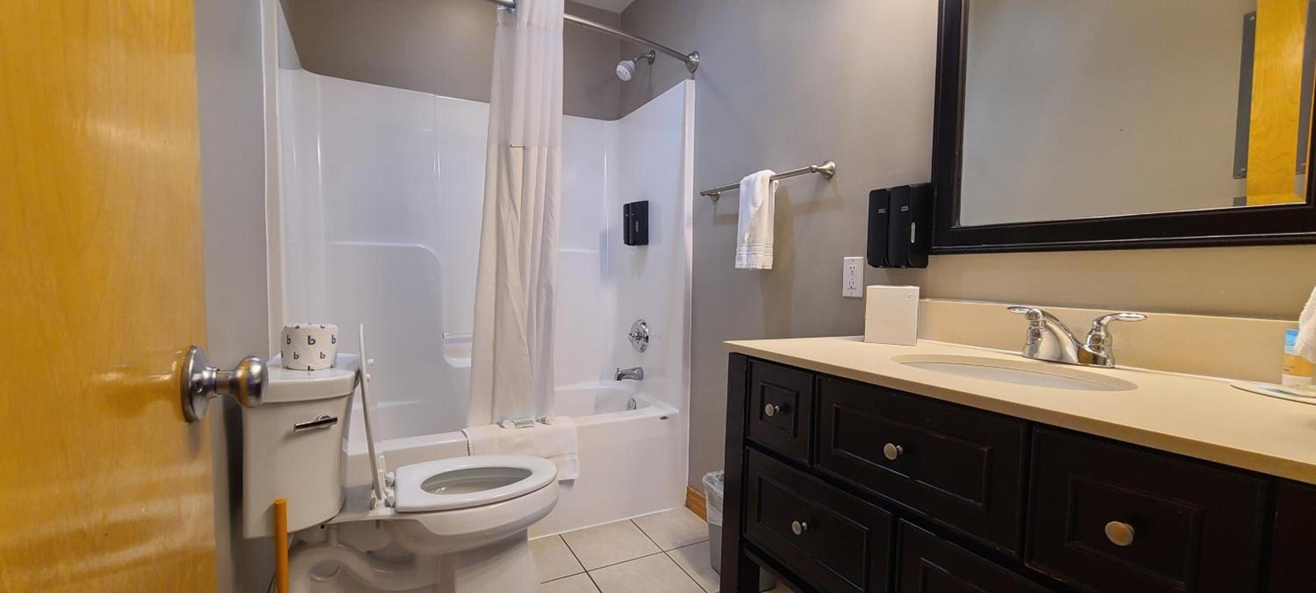 Mariner Inn And Suites photo 40