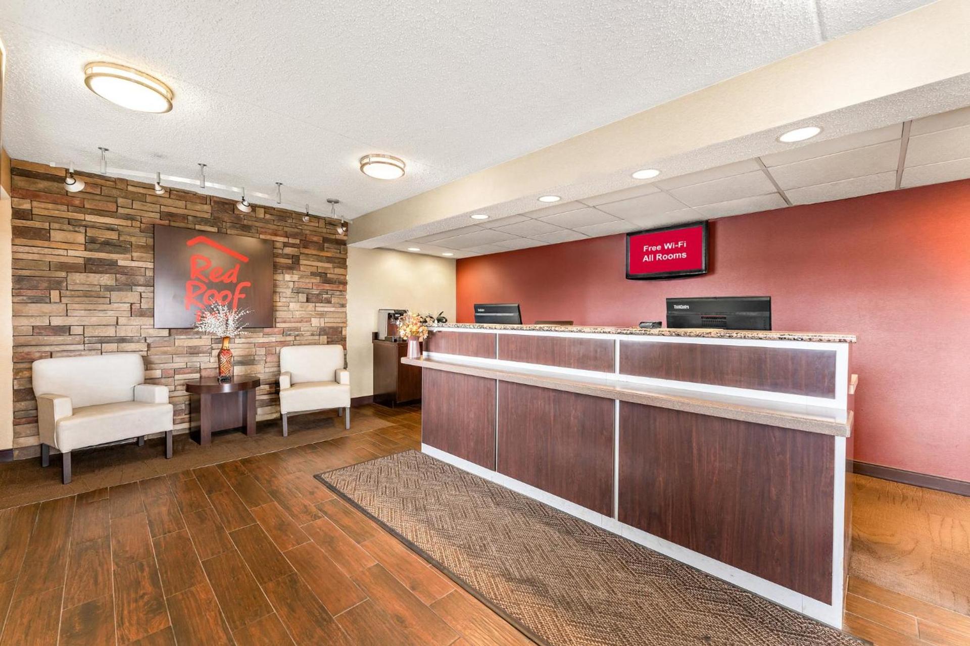 Red Roof Inn Allentown Airport photo 4