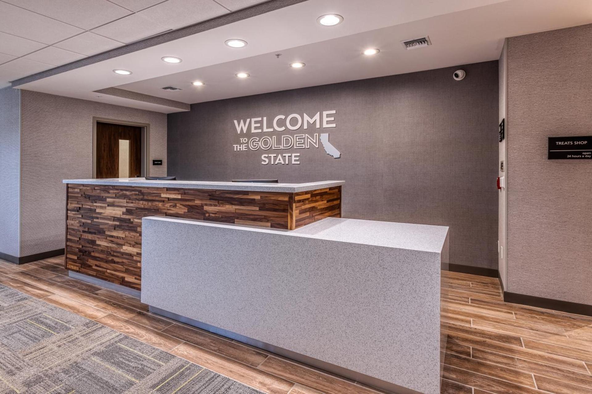 Hampton Inn & Suites Bakersfield Central photo 28