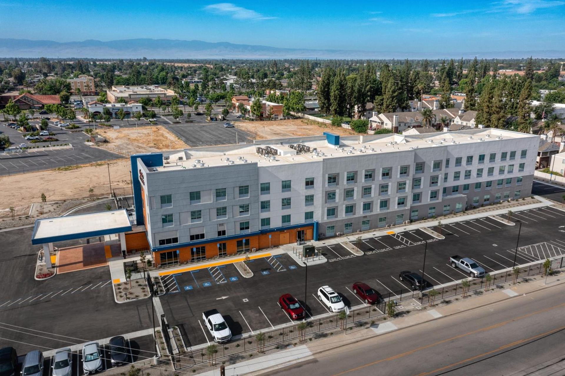 Hampton Inn & Suites Bakersfield Central photo 29