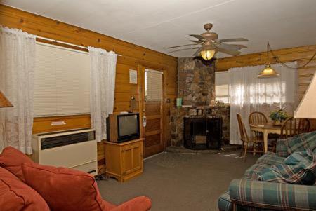 Golden Bear Cottages photo 97