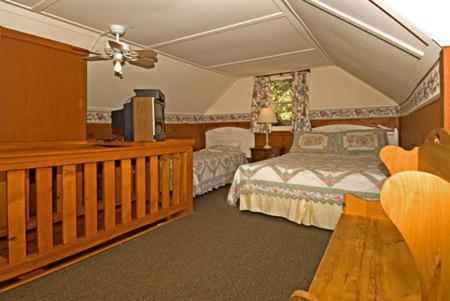 Golden Bear Cottages photo 22