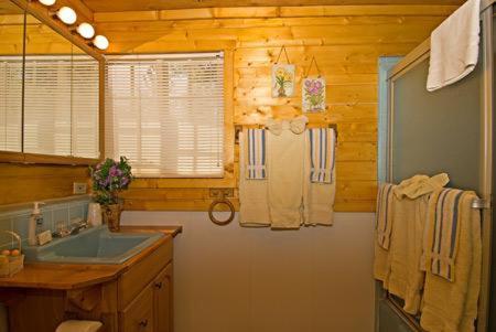 Golden Bear Cottages photo 26