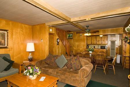 Golden Bear Cottages photo 27
