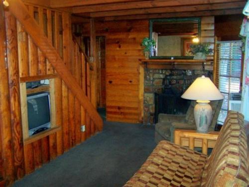 Golden Bear Cottages photo 31