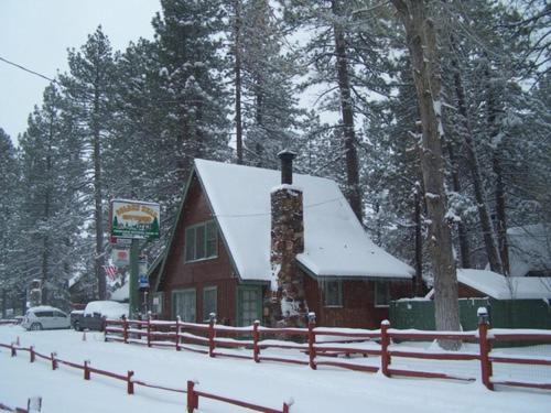 Golden Bear Cottages photo 40