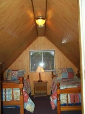 Golden Bear Cottages photo 49