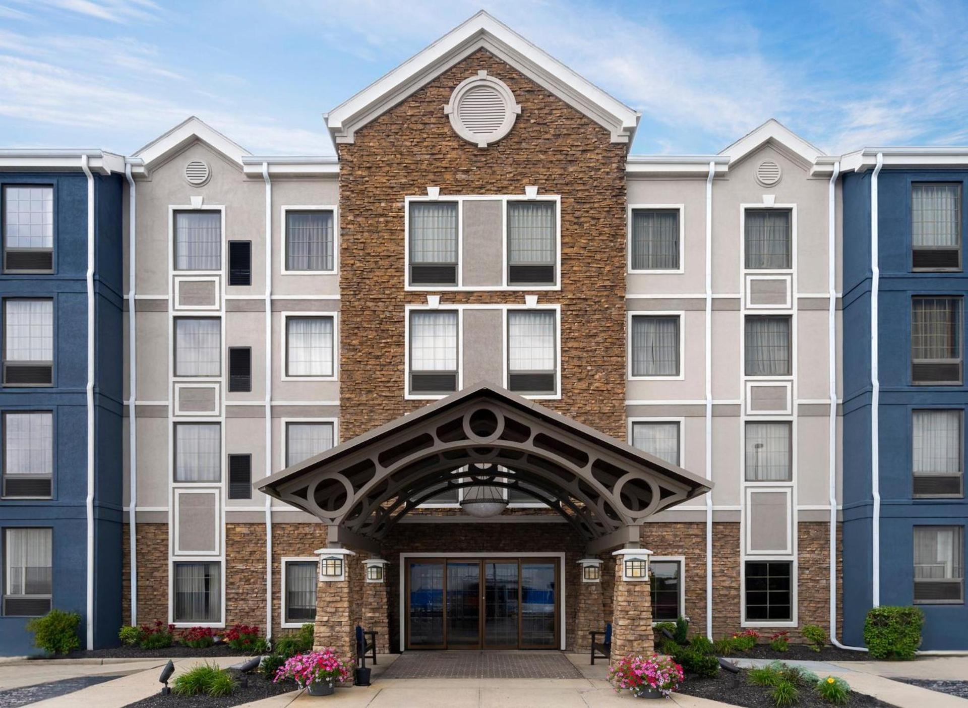 Staybridge Suites Indianapolis-Airport by IHG photo 1