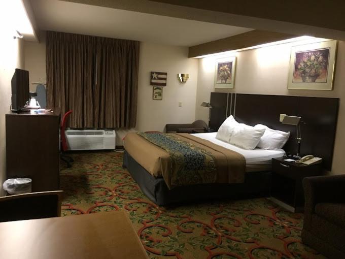 Pleasant Stay Inn & Suites photo 2