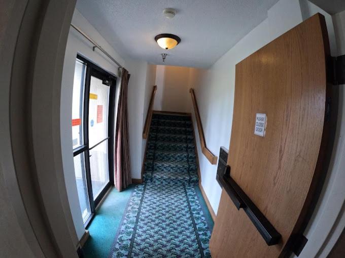 Pleasant Stay Inn & Suites photo 9