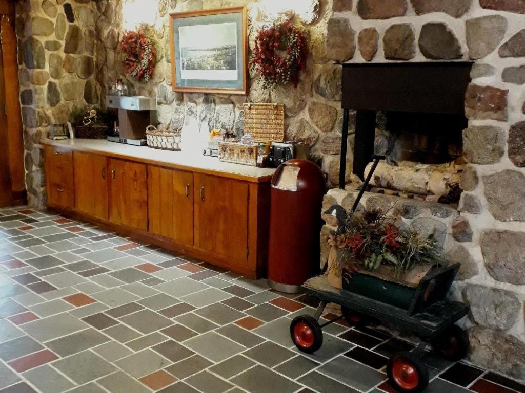 Birchwood Inn photo 19