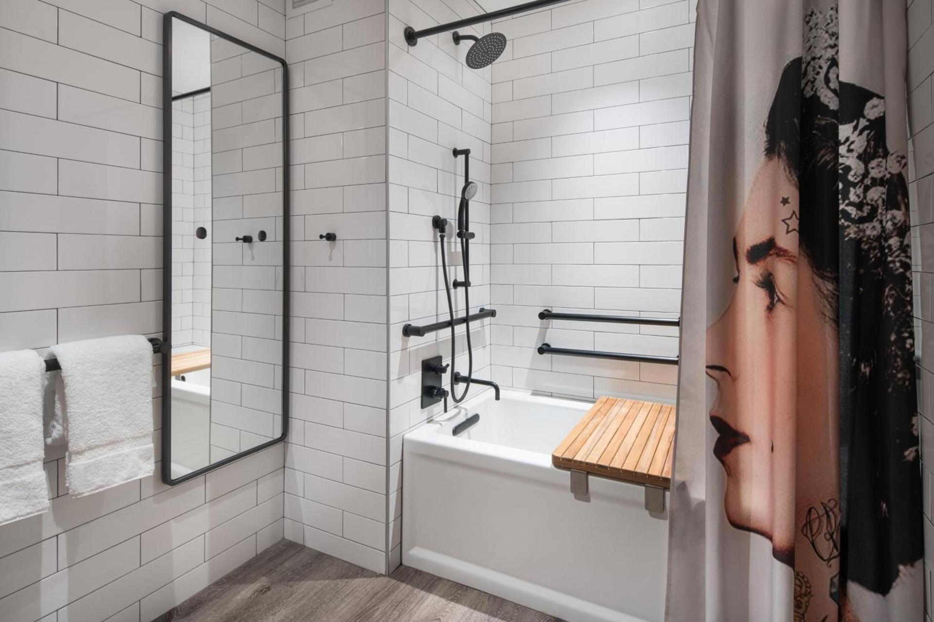 Moxy San Diego Gaslamp Quarter photo 26