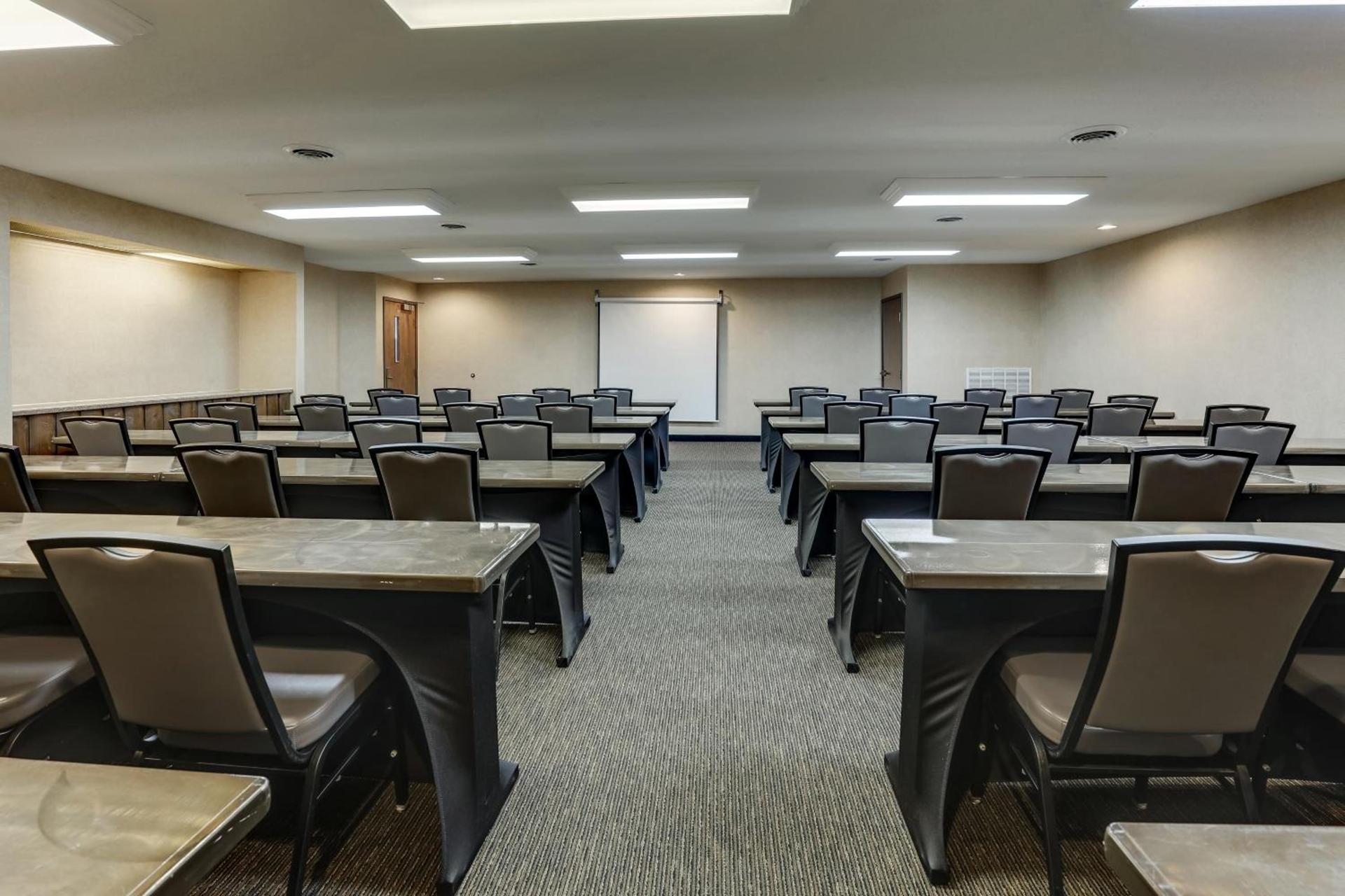 Stoney Creek Hotel La Crosse - Onalaska photo 21