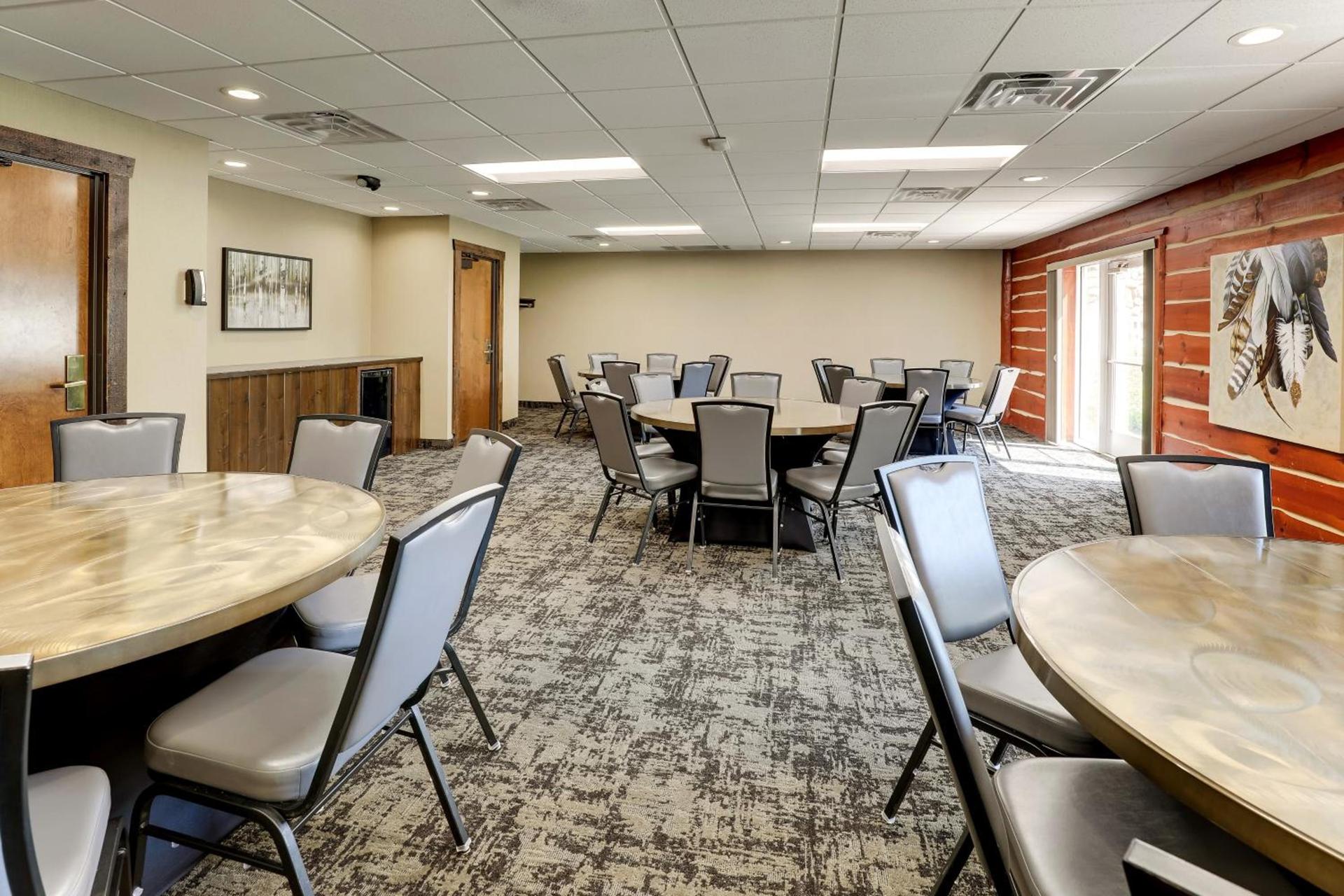 Stoney Creek Hotel La Crosse - Onalaska photo 19