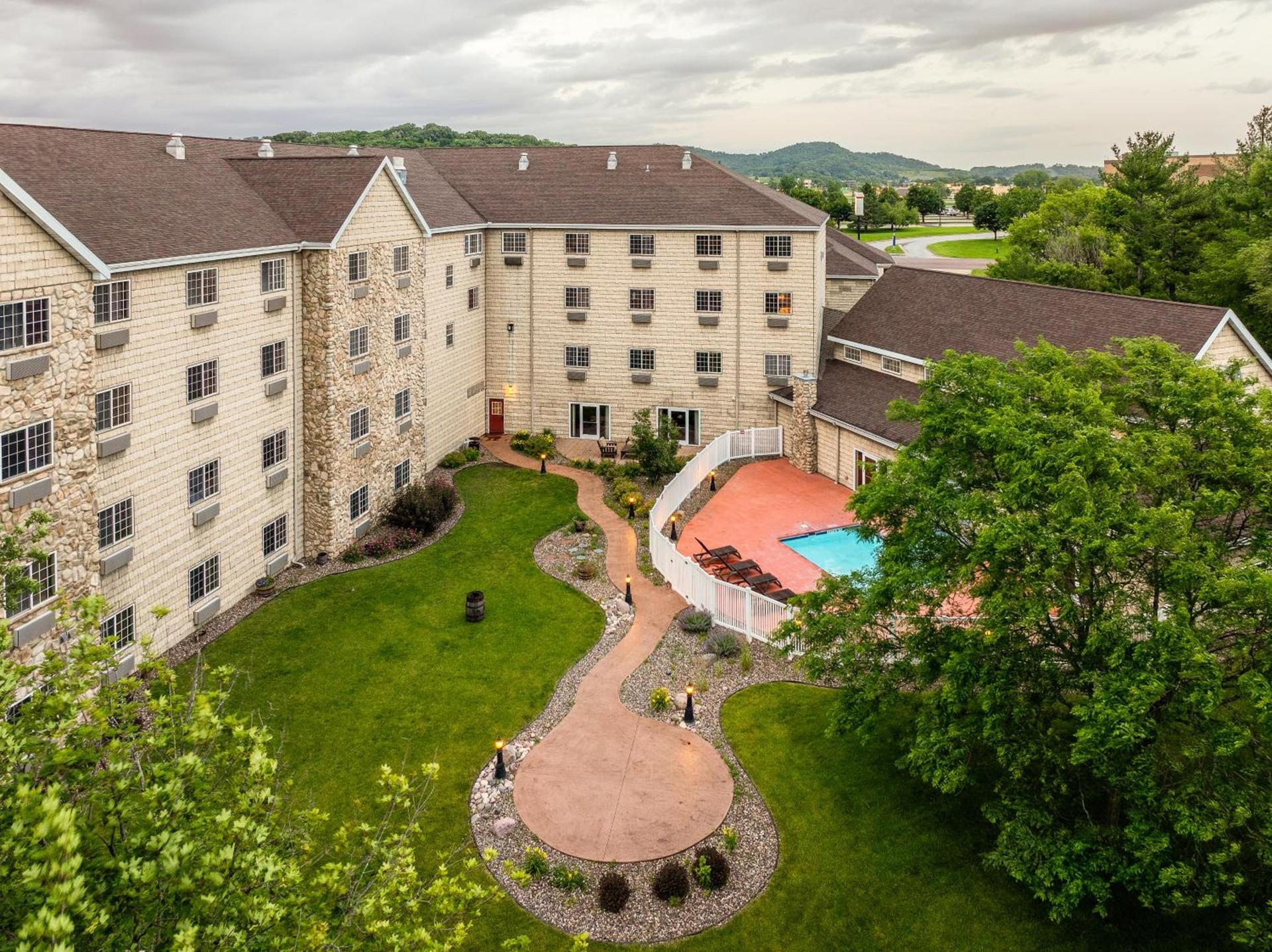 Stoney Creek Hotel La Crosse - Onalaska photo 2