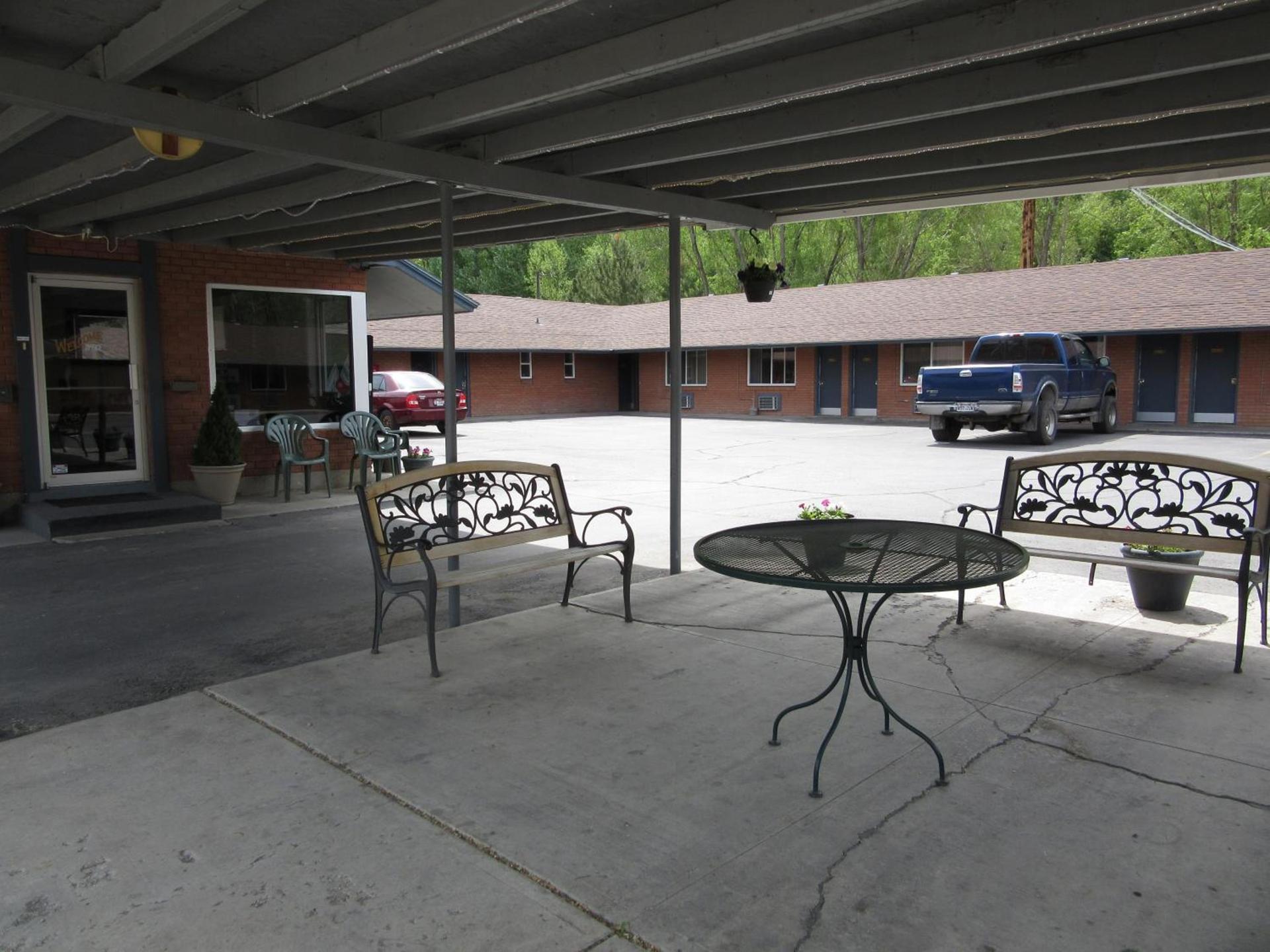 Lava Spa Motel & RV photo 13
