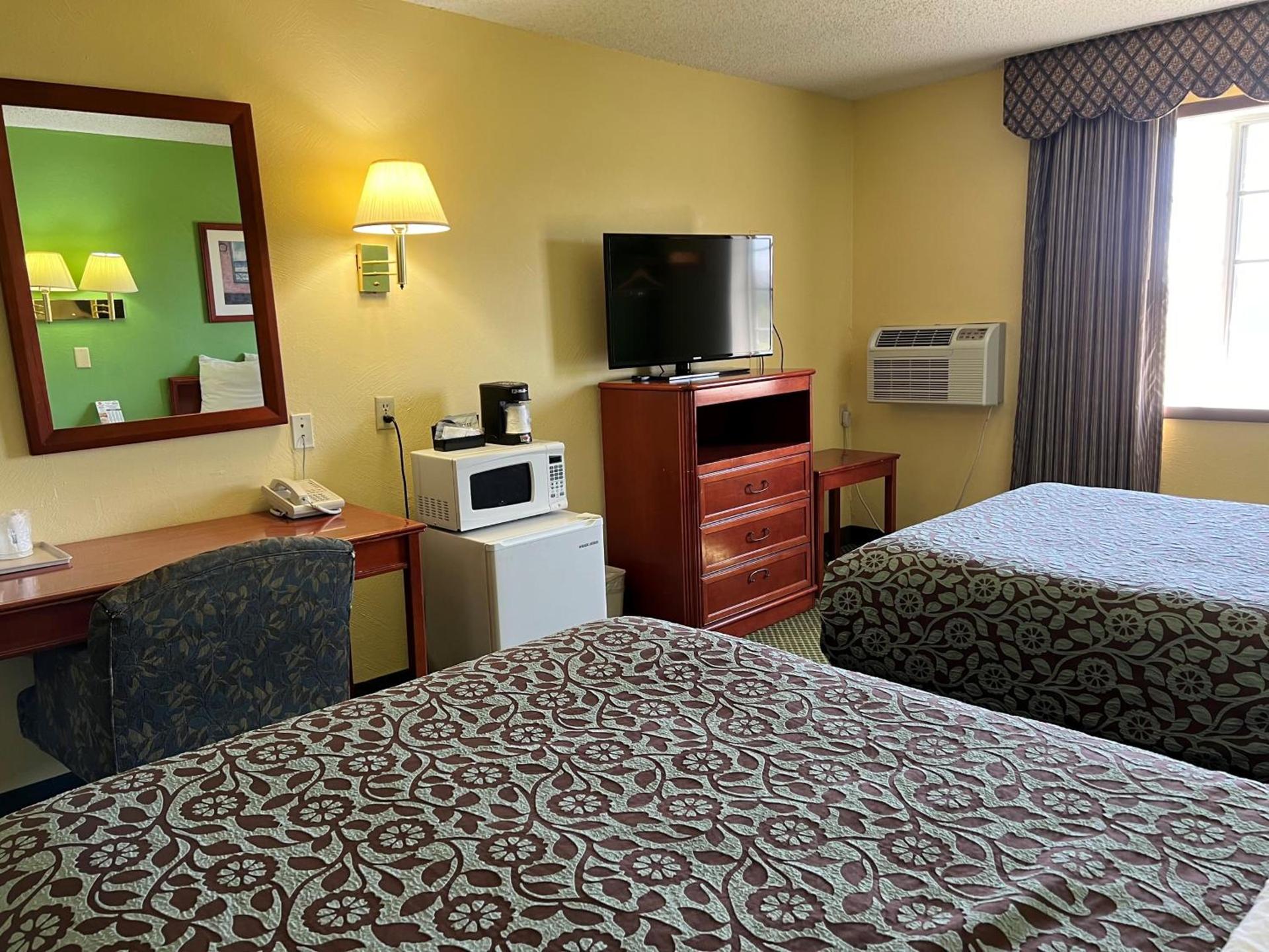 Days Inn by Wyndham Great Bend photo 9